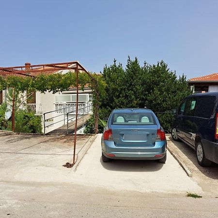 Roses Apartment Brac Сутиван Екстериор снимка