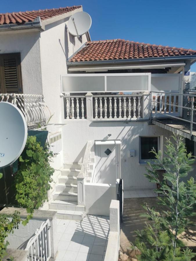 Roses Apartment Brac Сутиван Екстериор снимка